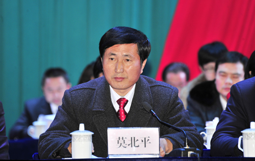 莫北平主持会议.jpg