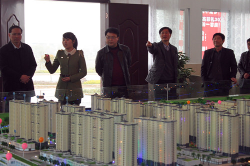 参观新区模型.jpg