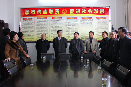 参观旧司乡代表小组活动室.jpg